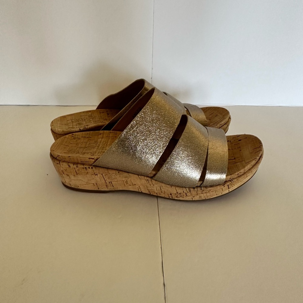 Kork-Ease || Menzie Strappy Wedge Sandals in Gold Platinum Metallic NWOB